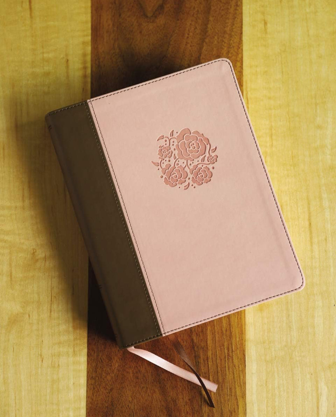 NIV Women’s Leathersoft Journaling Bible